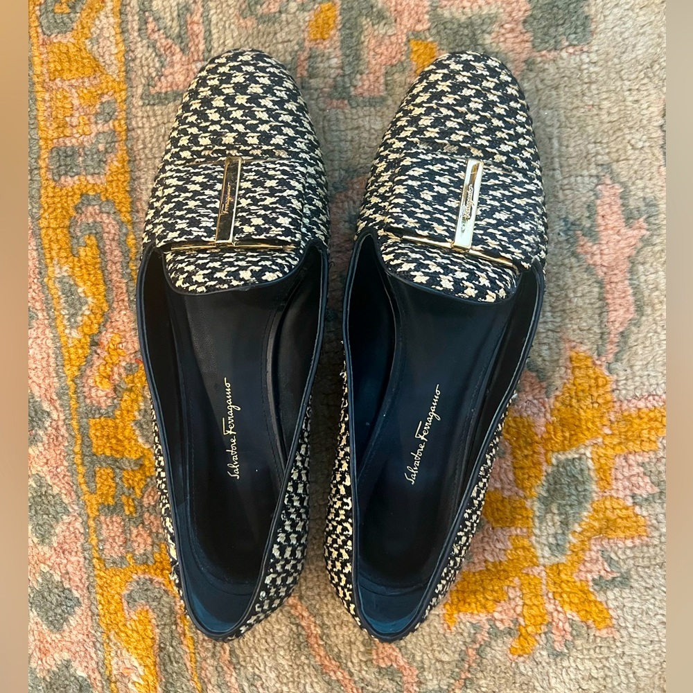 Ferragamo Sarnoff Bow Embellished Raffia Low Heel Loafer size 8.5C